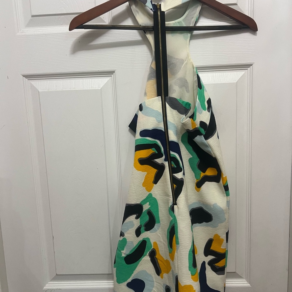 re:named Backless Dress with Bold Print - Picture 3 of 5